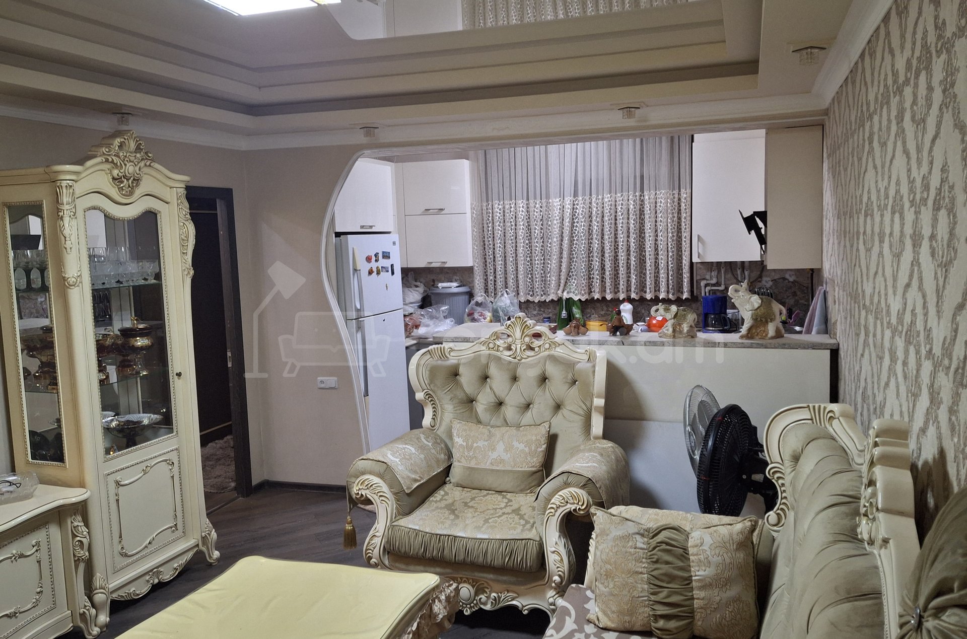 3 Սենյականոց Բնակարան Քարե Շենքում, 64քմ, 1/4 հարկ, Կապիտալ Վերանորոգված