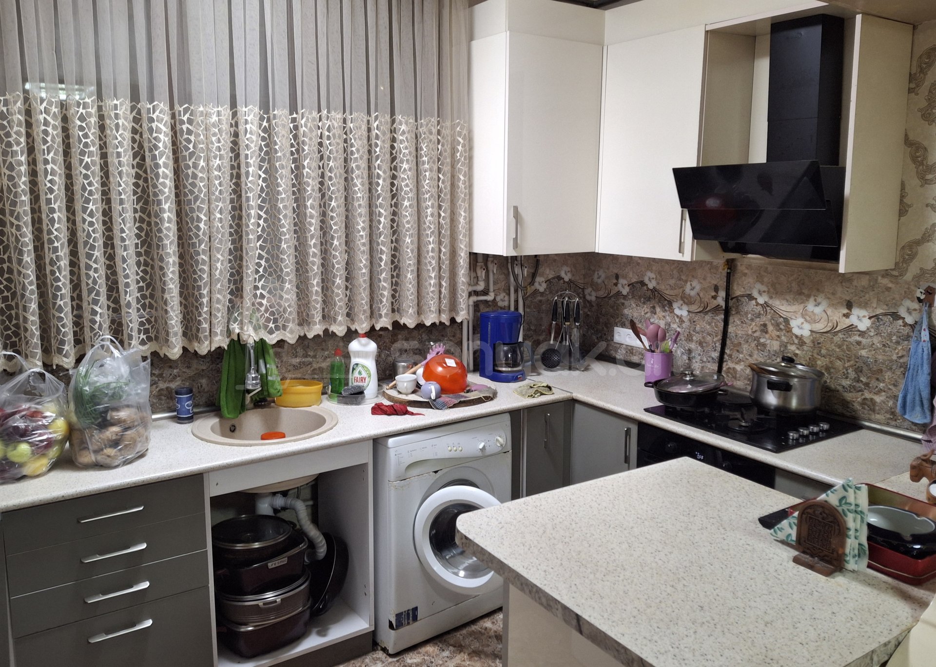 3 Սենյականոց Բնակարան Քարե Շենքում, 64քմ, 1/4 հարկ, Կապիտալ Վերանորոգված