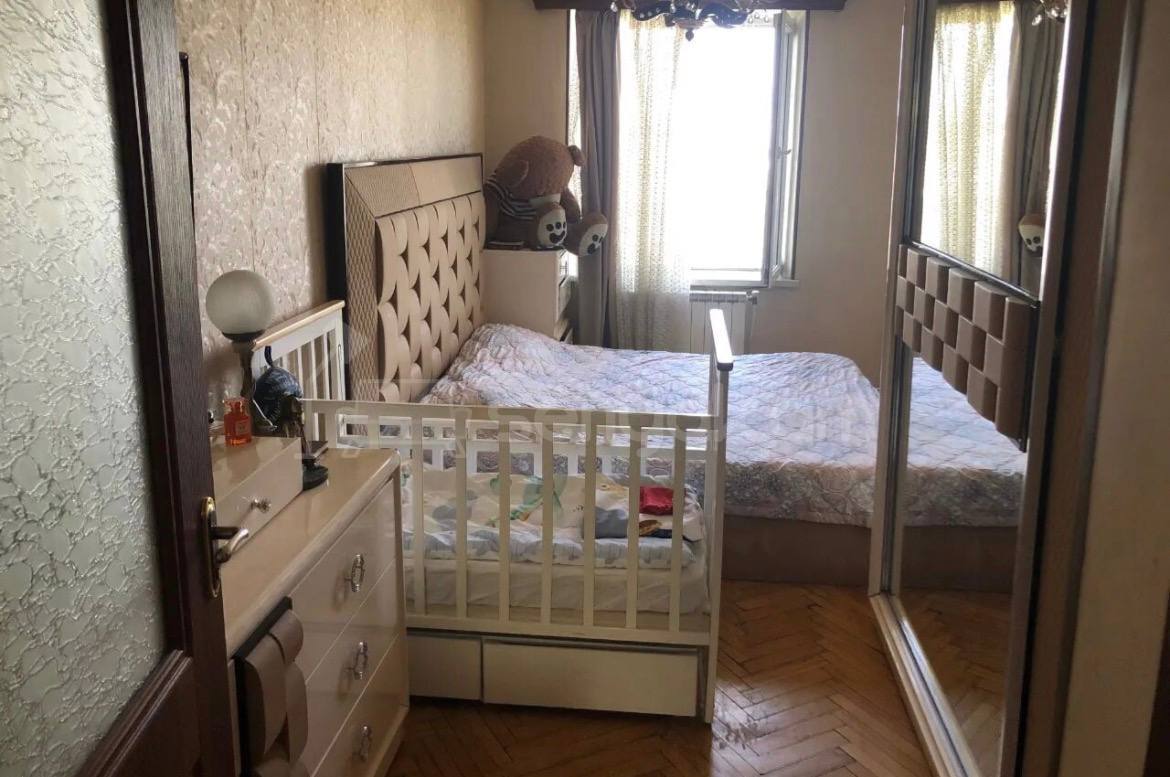 3 Սենյականոց Բնակարան Քարե Շենքում, 64քմ, 4/4 հարկ, Կապիտալ Վերանորոգված