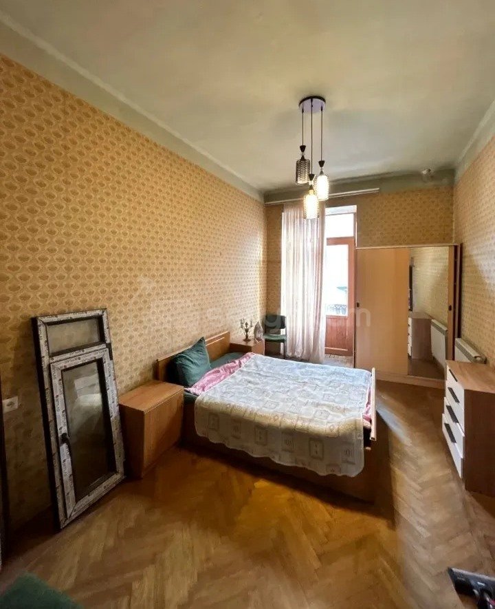 3 Սենյականոց Բնակարան Քարե Շենքում, 95քմ, 3/5 հարկ, Պետական Վիճակում