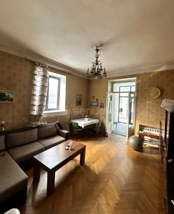 3 Սենյականոց Բնակարան Քարե Շենքում, 95քմ, 3/5 հարկ, Պետական Վիճակում