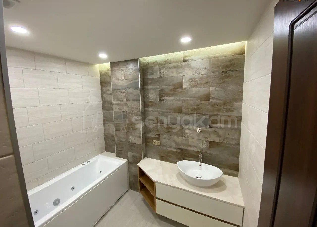 3 Սենյականոց Բնակարան Նորակառույցում, 105քմ, 2/8 հարկ, Կապիտալ Վերանորոգված