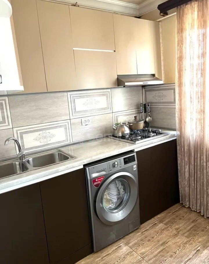 3 Սենյականոց Բնակարան Քարե Շենքում, 67քմ, 3/5 հարկ, Կոսմետիկ Վերանորոգված