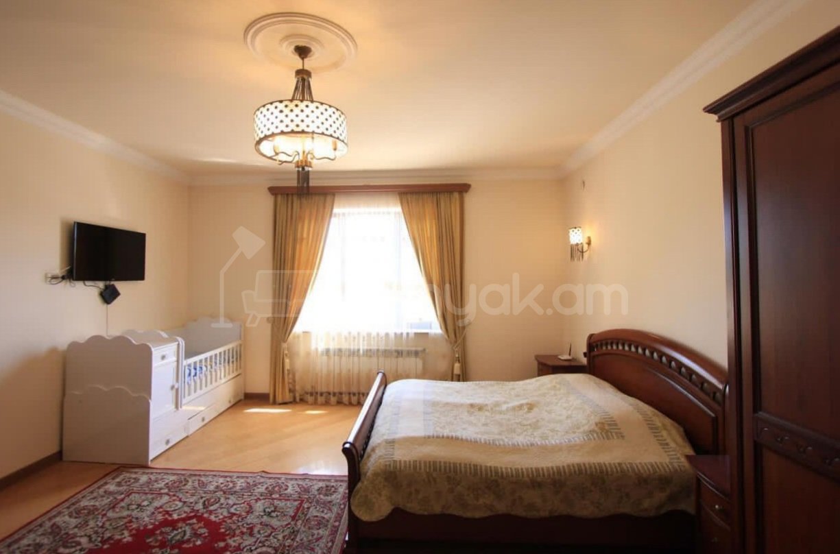 6 Սենյականոց Շքեղ Առանձնատուն, 250քմ, Լողավազանով