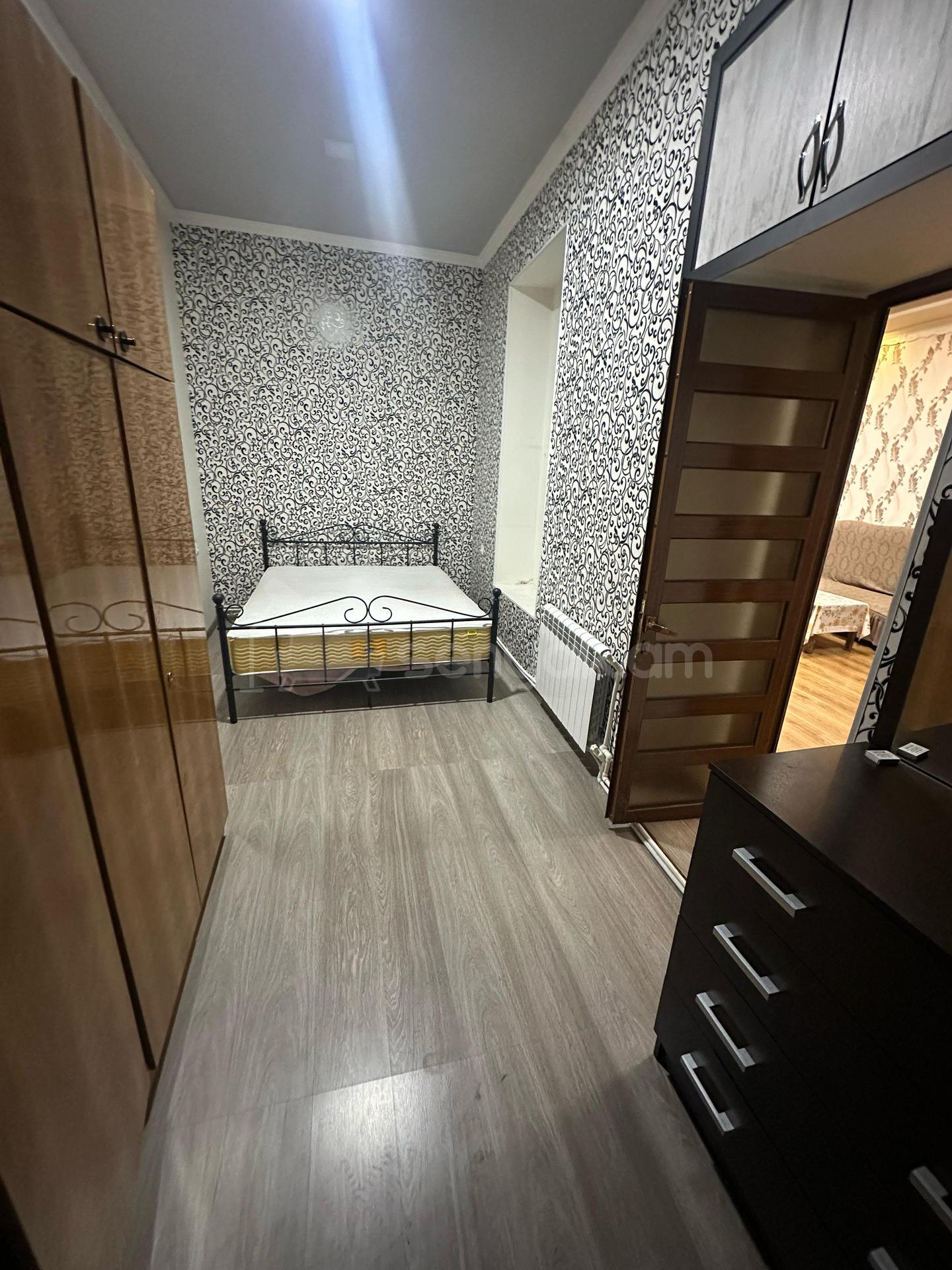 4 Սենյականոց Բնակարան Քարե Շենքում, 95քմ, 1/1 հարկ, Կապիտալ Վերանորոգված, Կահավորված, Արևկող