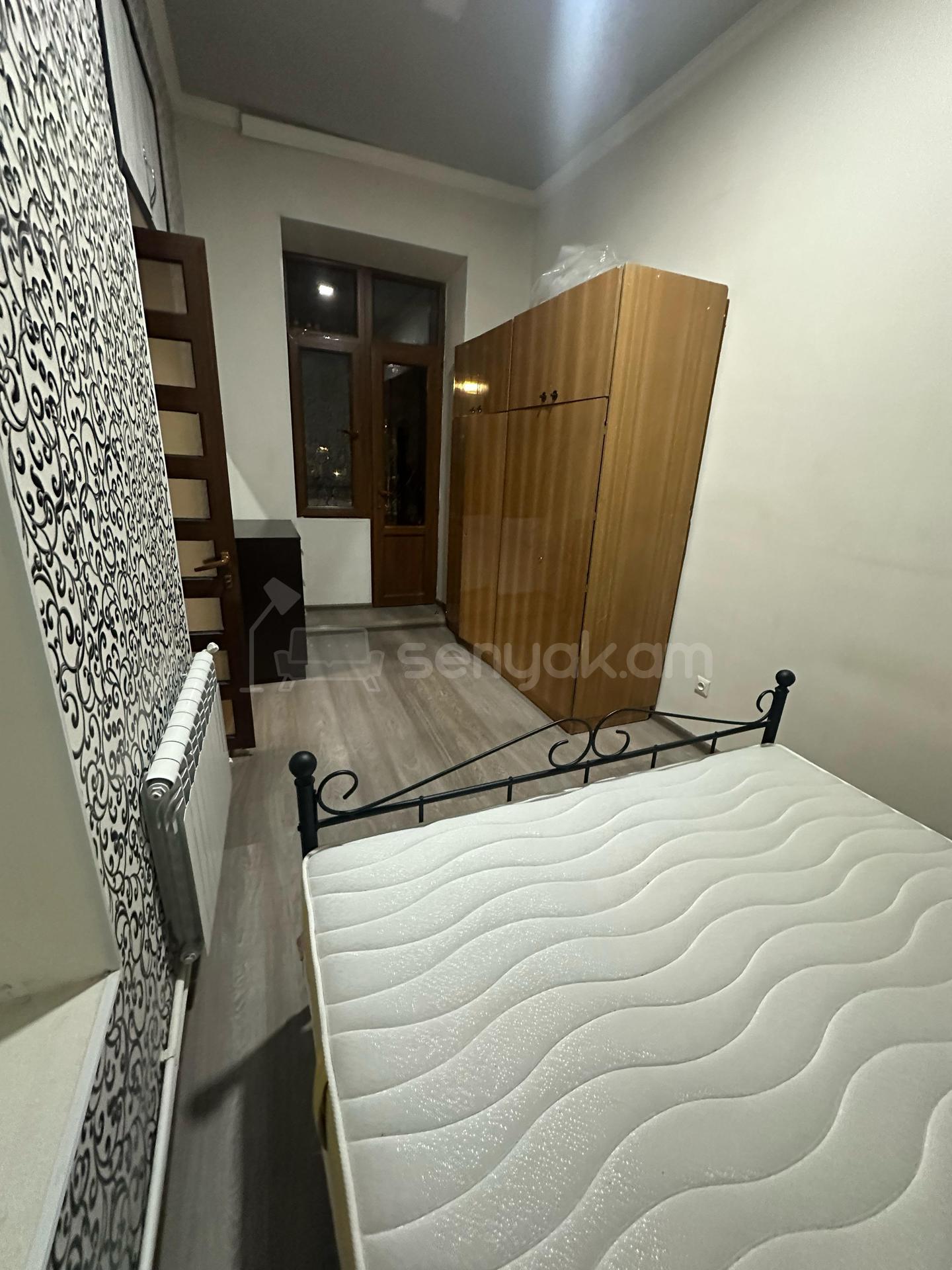 4 Սենյականոց Բնակարան Քարե Շենքում, 95քմ, 1/1 հարկ, Կապիտալ Վերանորոգված, Կահավորված, Արևկող