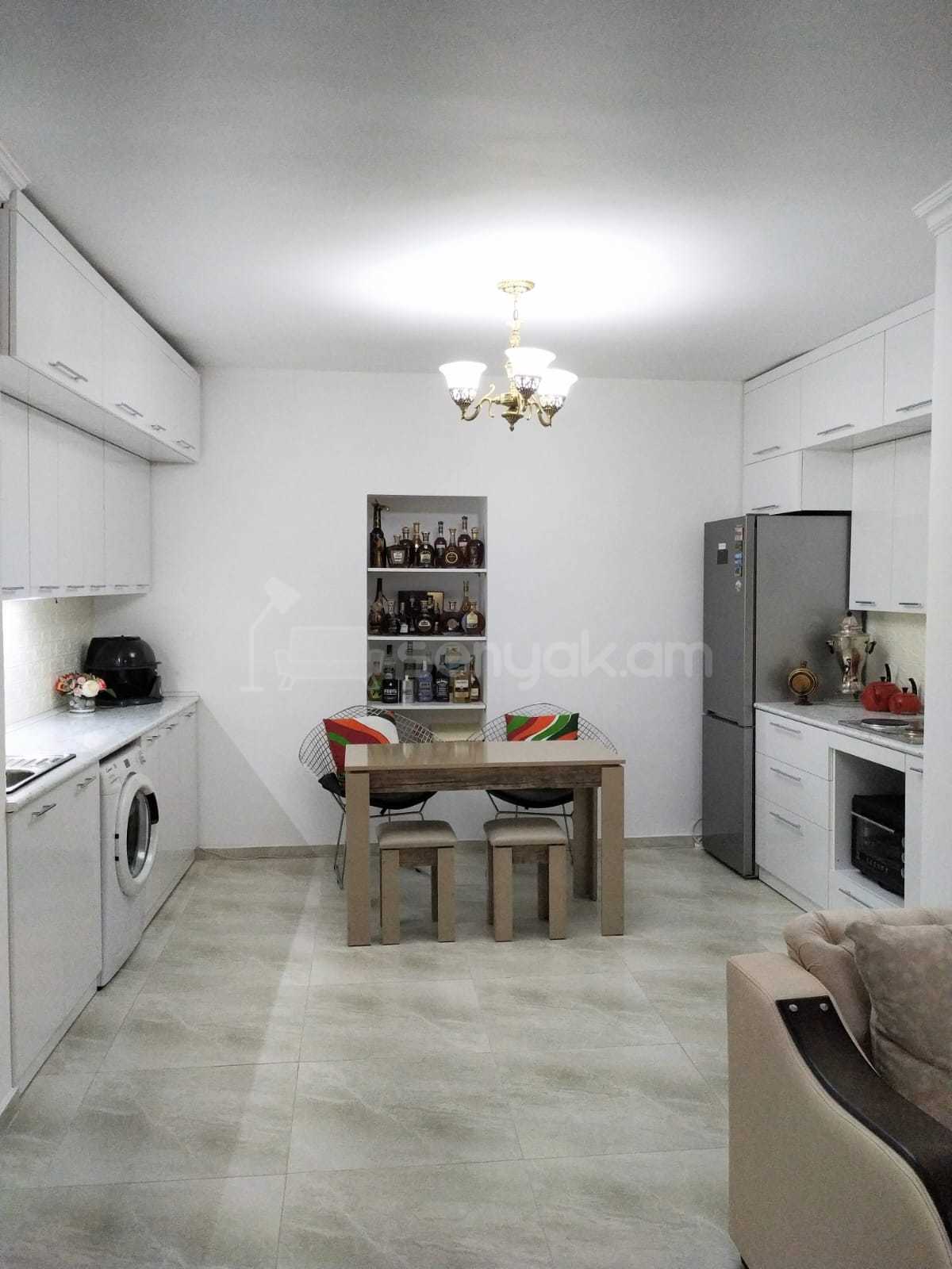 2 Սենյականոց Բնակարան Քարե Շենքում, 55քմ, 1/4 հարկ, Դիզայներական Վերանորոգված