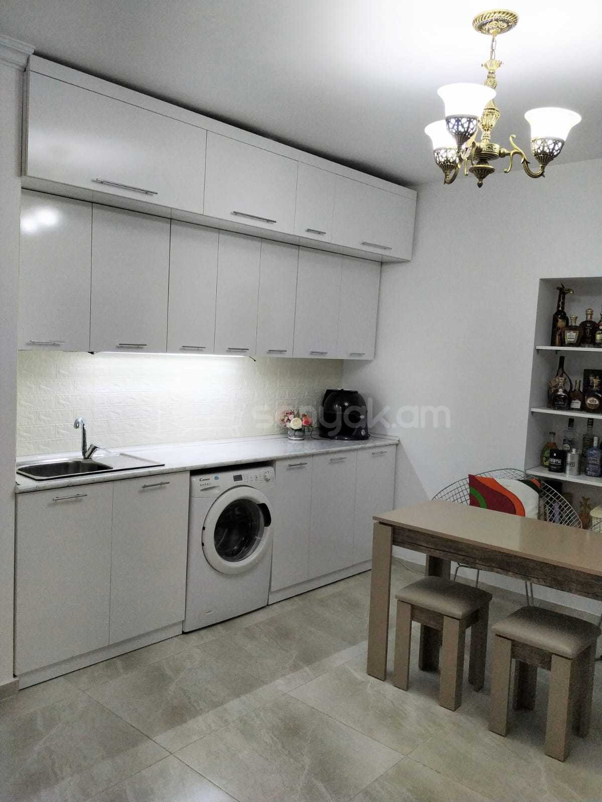 2 Սենյականոց Բնակարան Քարե Շենքում, 55քմ, 1/4 հարկ, Դիզայներական Վերանորոգված