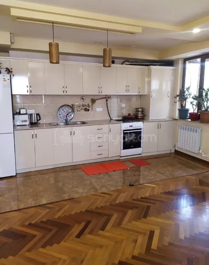 3 Սենյականոց Բնակարան, 70քմ, 4/9 հարկ, Նորմալ Վիճակում