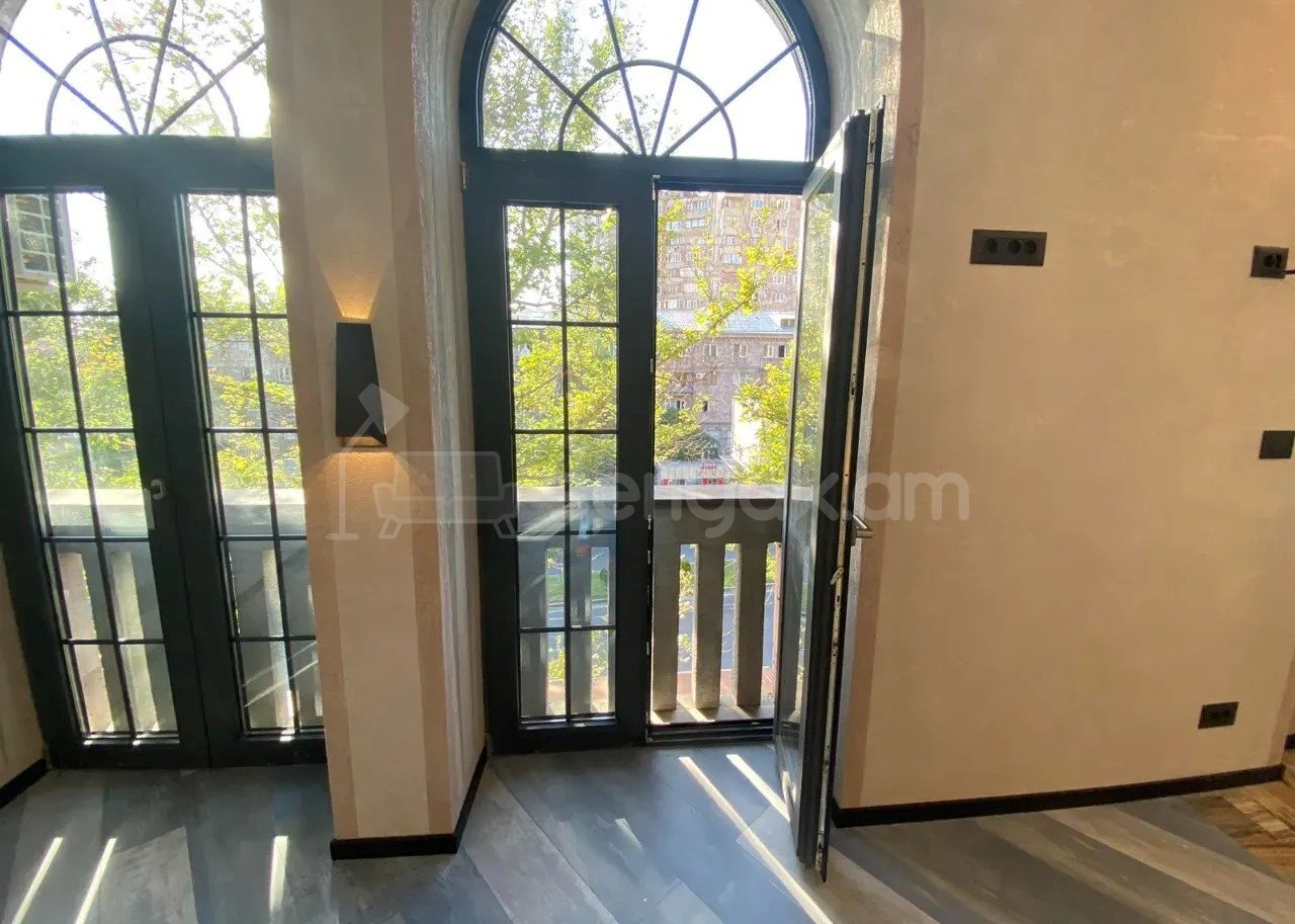 1 Սենյականոց Բնակարան Քարե Շենքում, 35քմ, 4/4 հարկ, Կապիտալ Վերանորոգված