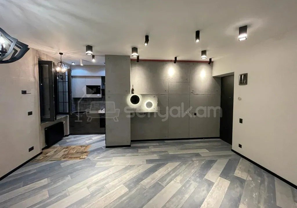 1 Սենյականոց Բնակարան Քարե Շենքում, 35քմ, 4/4 հարկ, Կապիտալ Վերանորոգված