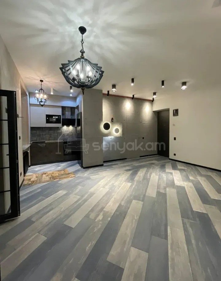 1 Սենյականոց Բնակարան Քարե Շենքում, 35քմ, 4/4 հարկ, Կապիտալ Վերանորոգված