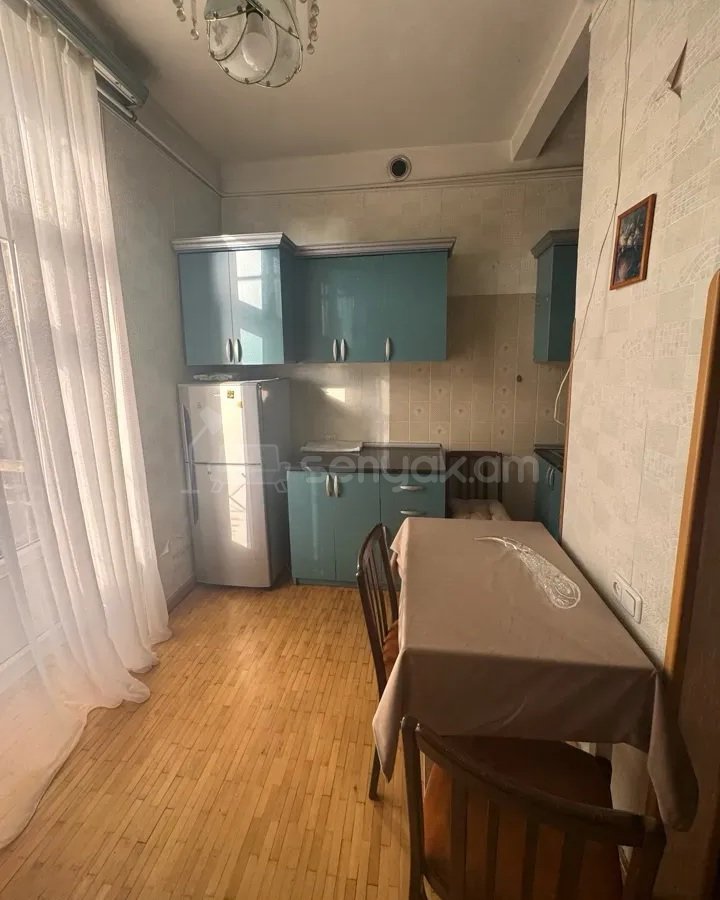 1 Սենյականոց Բնակարան Քարե Շենքում, 36քմ, 3/5 հարկ, Կապիտալ Վերանորոգված, Կահավորված