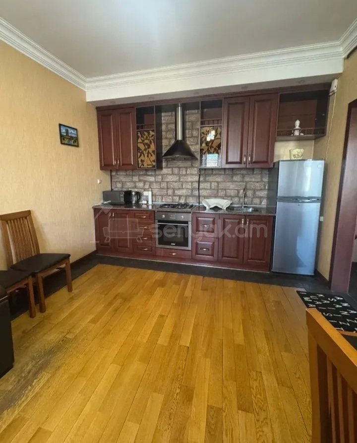 2 Սենյականոց Բնակարան Քարե Շենքում, 45քմ, 3/5 հարկ, Կապիտալ Վերանորոգված, Կահավորված