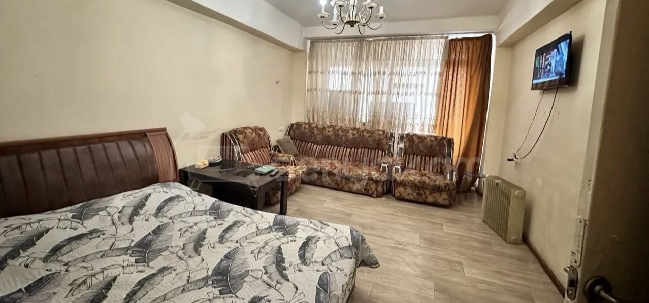 1 Սենյականոց Բնակարան, 42քմ, 3/9 հարկ, Նորմալ Վիճակում, Կահավորված