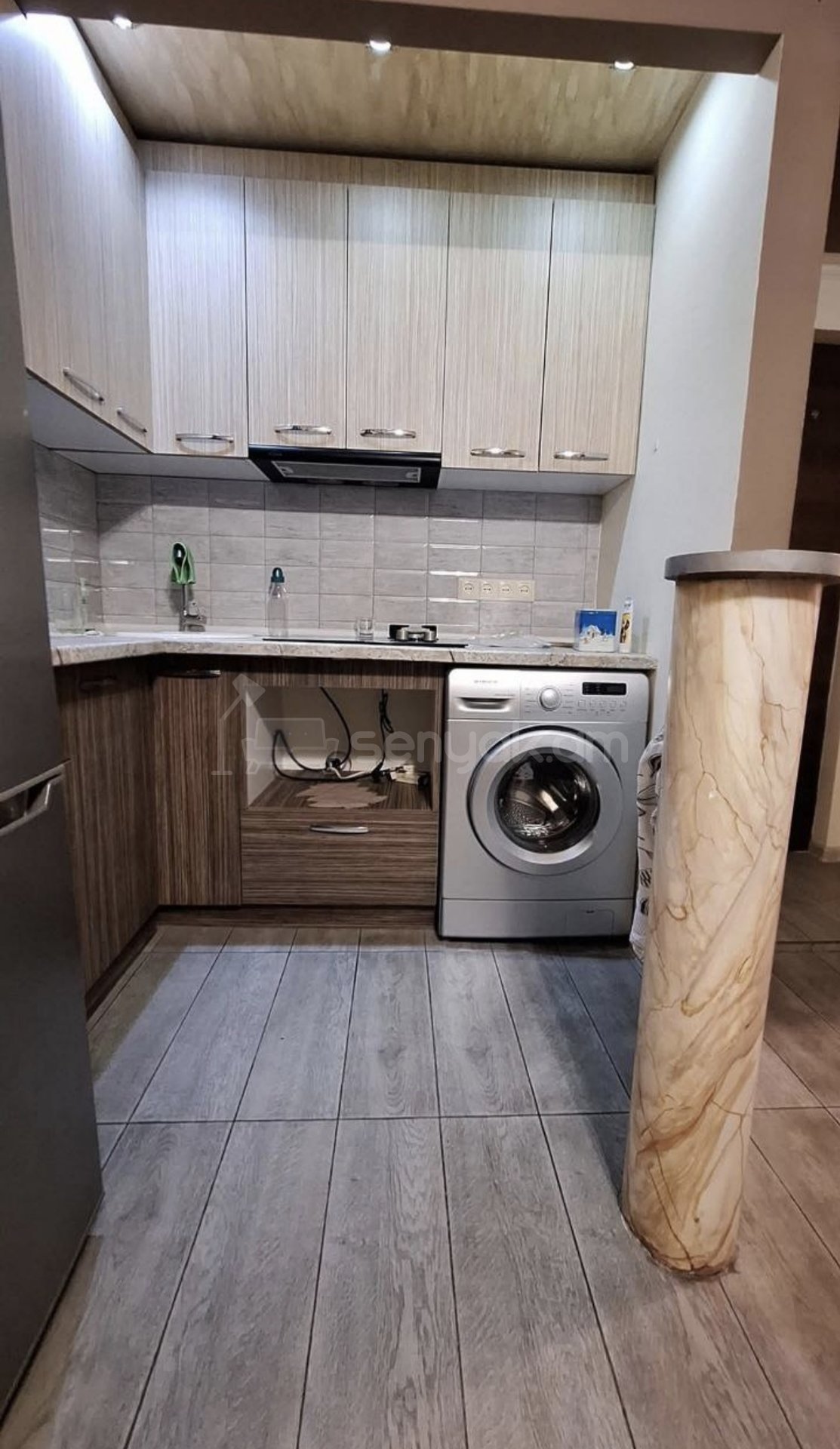 2 Սենյականոց Բնակարան Քարե Շենքում, 42քմ, 3/5 հարկ, Կապիտալ Վերանորոգված, Կահավորված