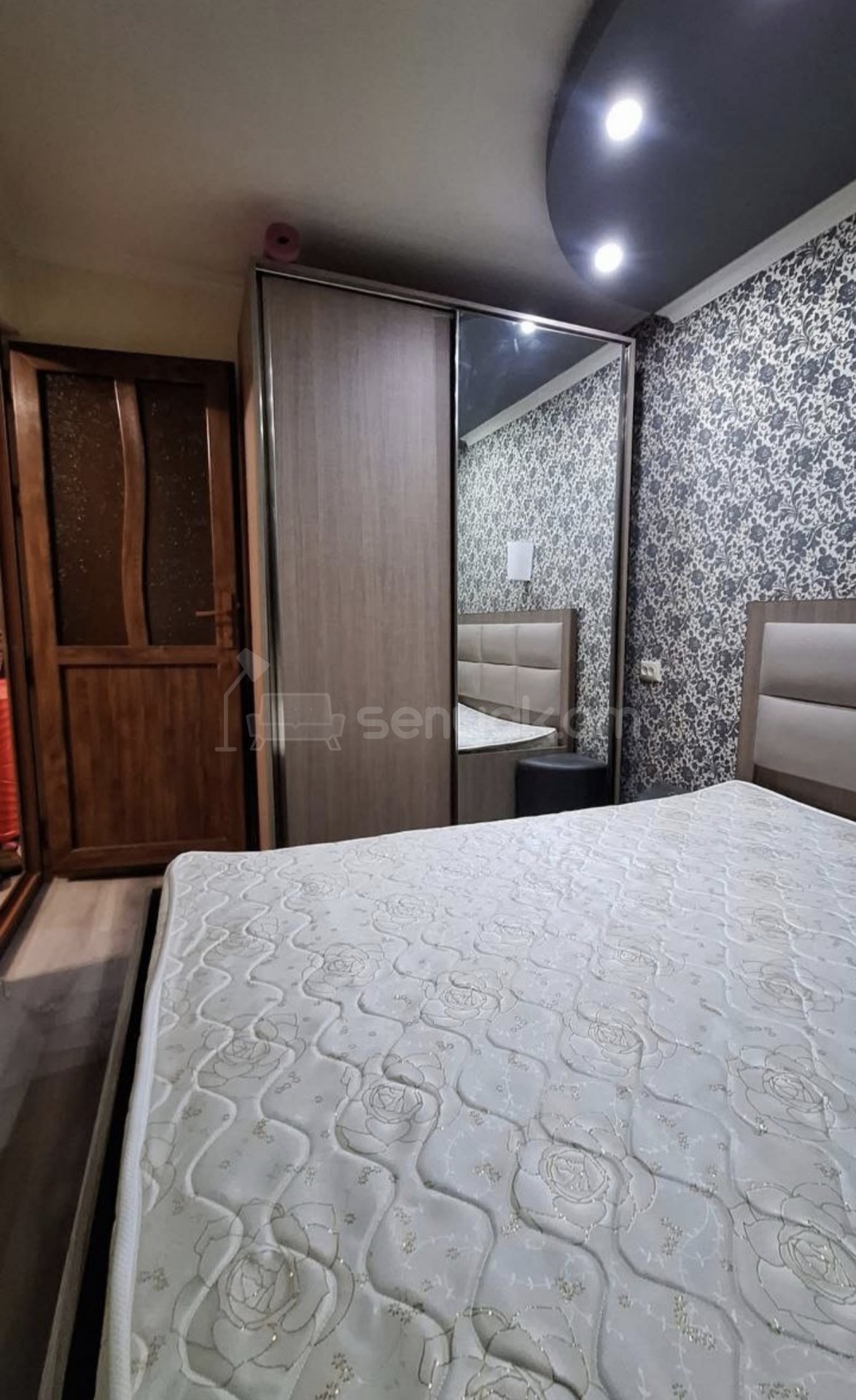 2 Սենյականոց Բնակարան Քարե Շենքում, 42քմ, 3/5 հարկ, Կապիտալ Վերանորոգված, Կահավորված