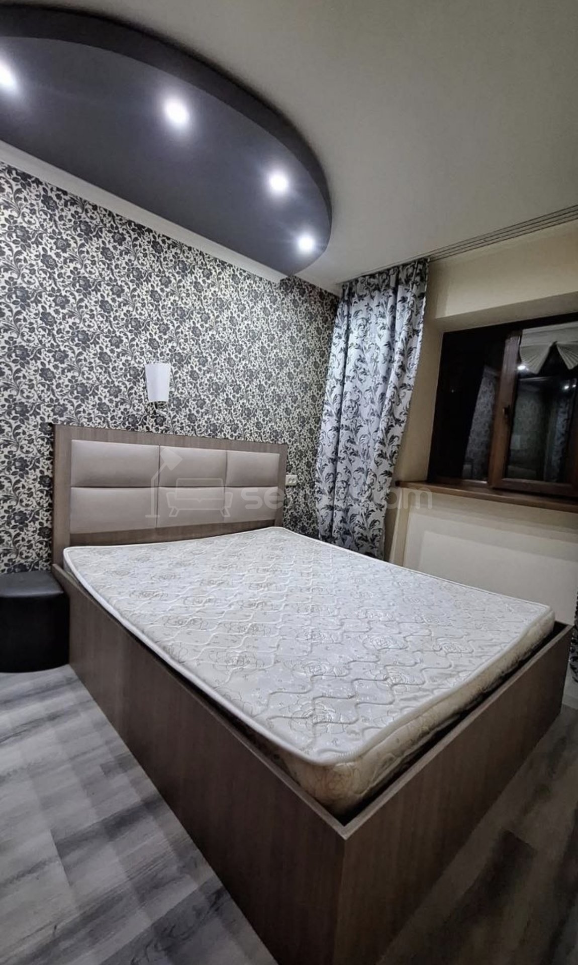 2 Սենյականոց Բնակարան Քարե Շենքում, 42քմ, 3/5 հարկ, Կապիտալ Վերանորոգված, Կահավորված