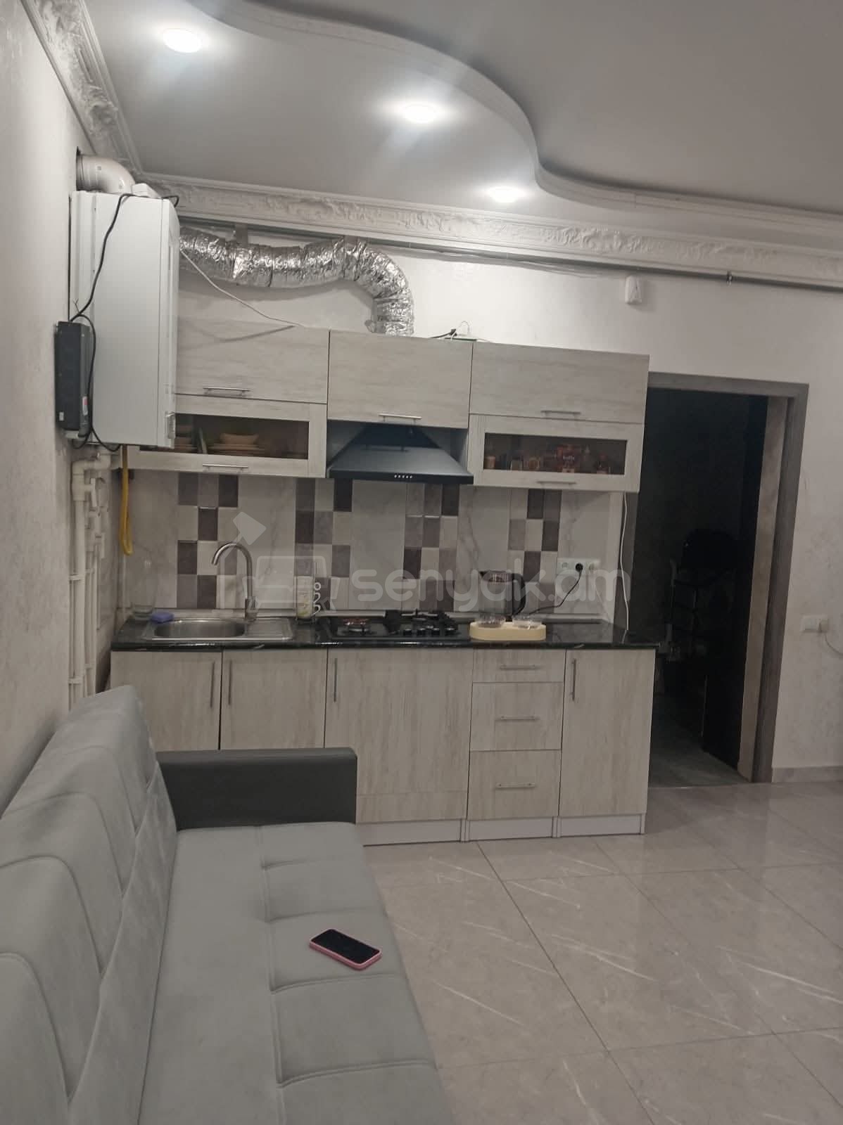 3 Սենյականոց Բնակարան Քարե Շենքում, 62քմ, 2/2 հարկ, Կապիտալ Վերանորոգված, Կահավորված