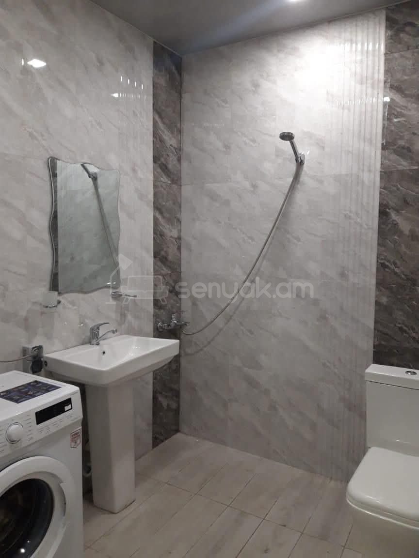 3 Սենյականոց Բնակարան Քարե Շենքում, 62քմ, 2/2 հարկ, Կապիտալ Վերանորոգված, Կահավորված