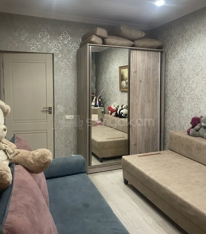 3 Սենյականոց Բնակարան Քարե Շենքում, 77քմ, 3/9 հարկ, Կապիտալ Վերանորոգված, Կահավորված, Արևկող