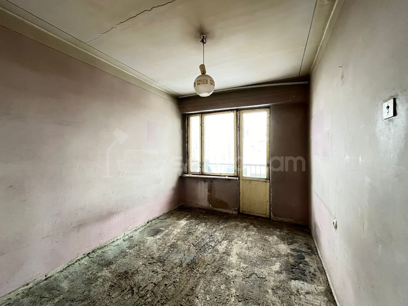 4 Սենյականոց Բնակարան Քարե Շենքում, 92քմ, 3/5 հարկ, Պետական Վիճակում