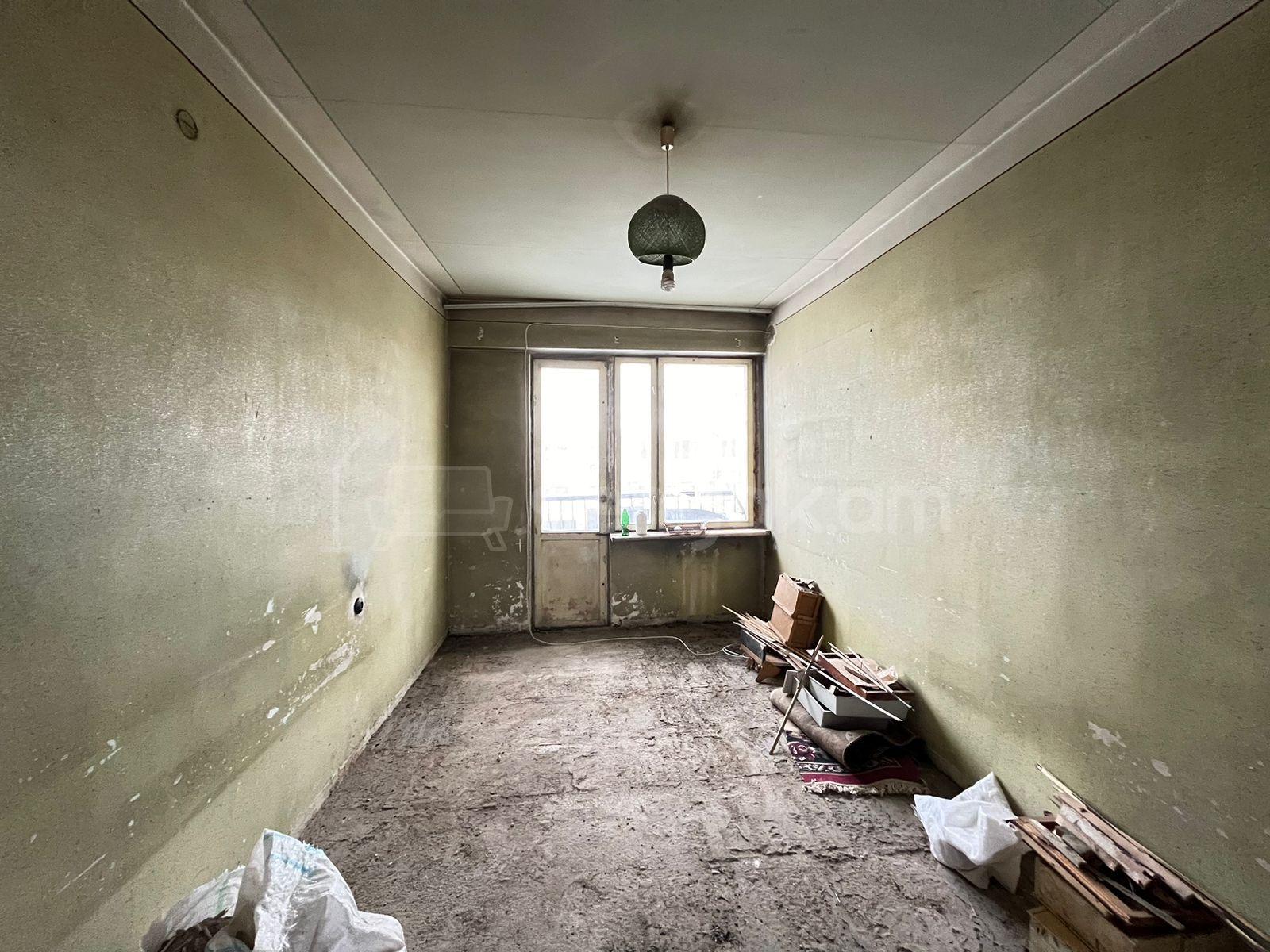 4 Սենյականոց Բնակարան Քարե Շենքում, 92քմ, 3/5 հարկ, Պետական Վիճակում