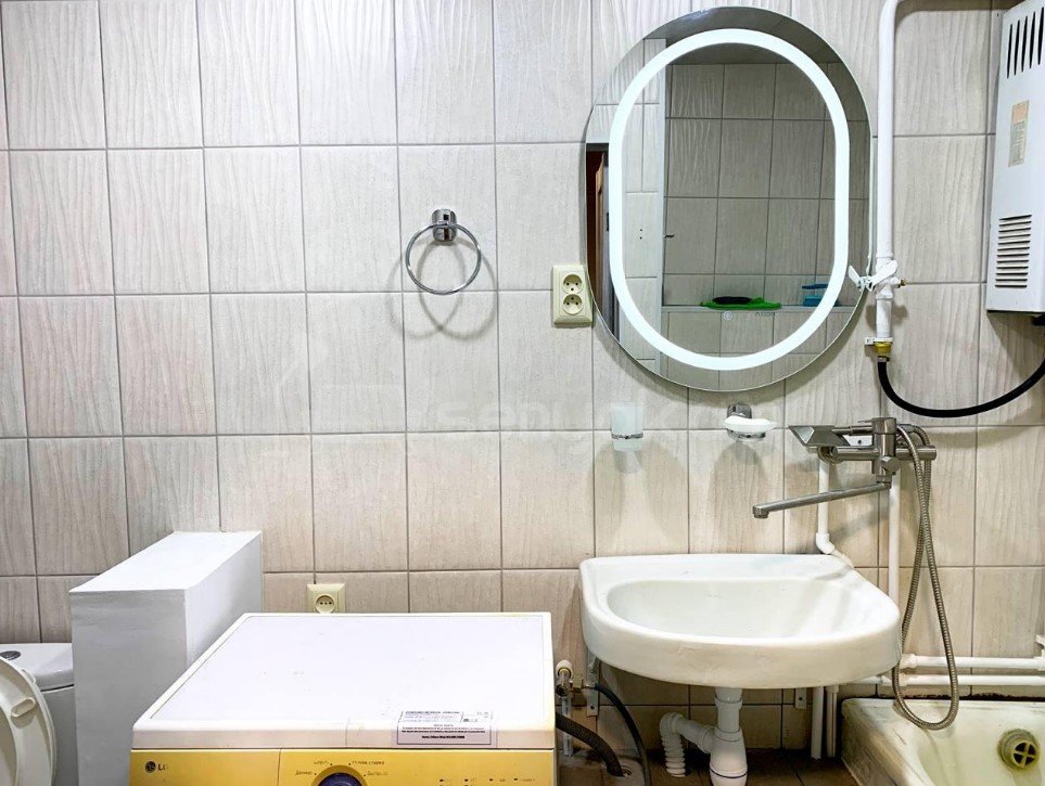 1 Սենյականոց Բնակարան Քարե Շենքում, 33քմ, 5/5 հարկ, Կապիտալ Վերանորոգված, Կահավորված