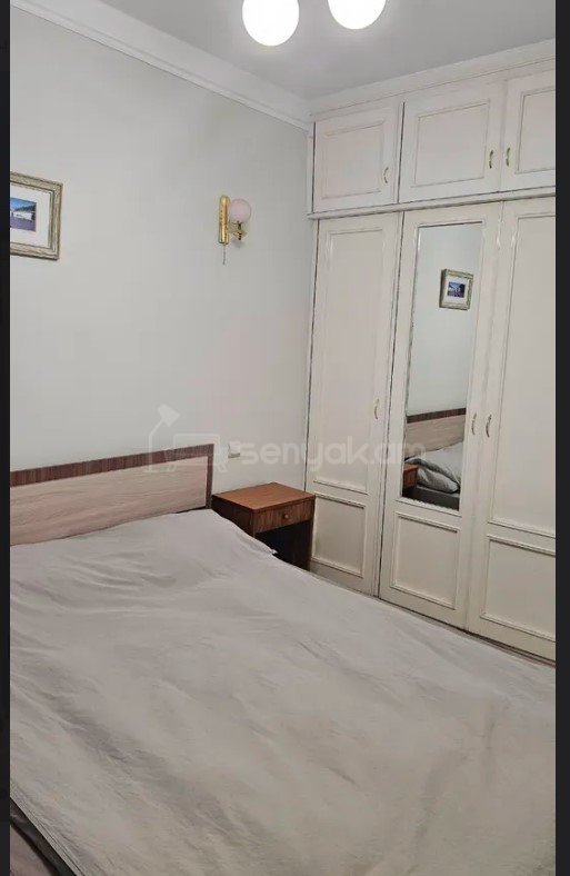 3 Սենյականոց Բնակարան Քարե Շենքում, 70քմ, 3/5 հարկ, Կապիտալ Վերանորոգված, Կահավորված