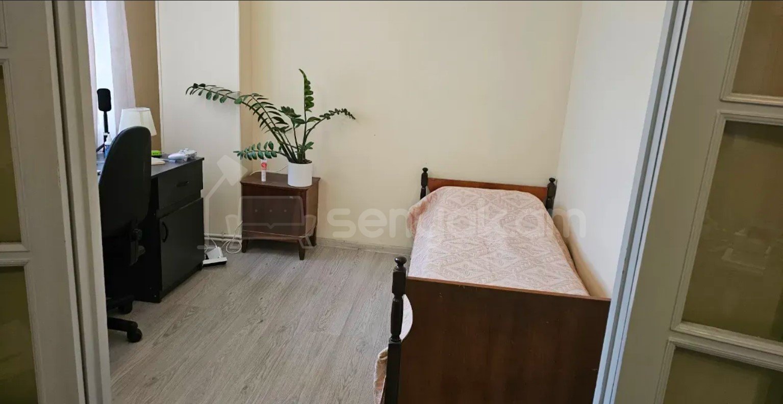 3 Սենյականոց Բնակարան Քարե Շենքում, 70քմ, 3/5 հարկ, Կապիտալ Վերանորոգված, Կահավորված