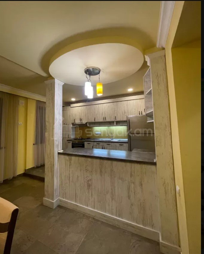 3 Սենյականոց Բնակարան Քարե Շենքում, 100քմ, 2/5 հարկ, Կապիտալ Վերանորոգված, Կահավորված