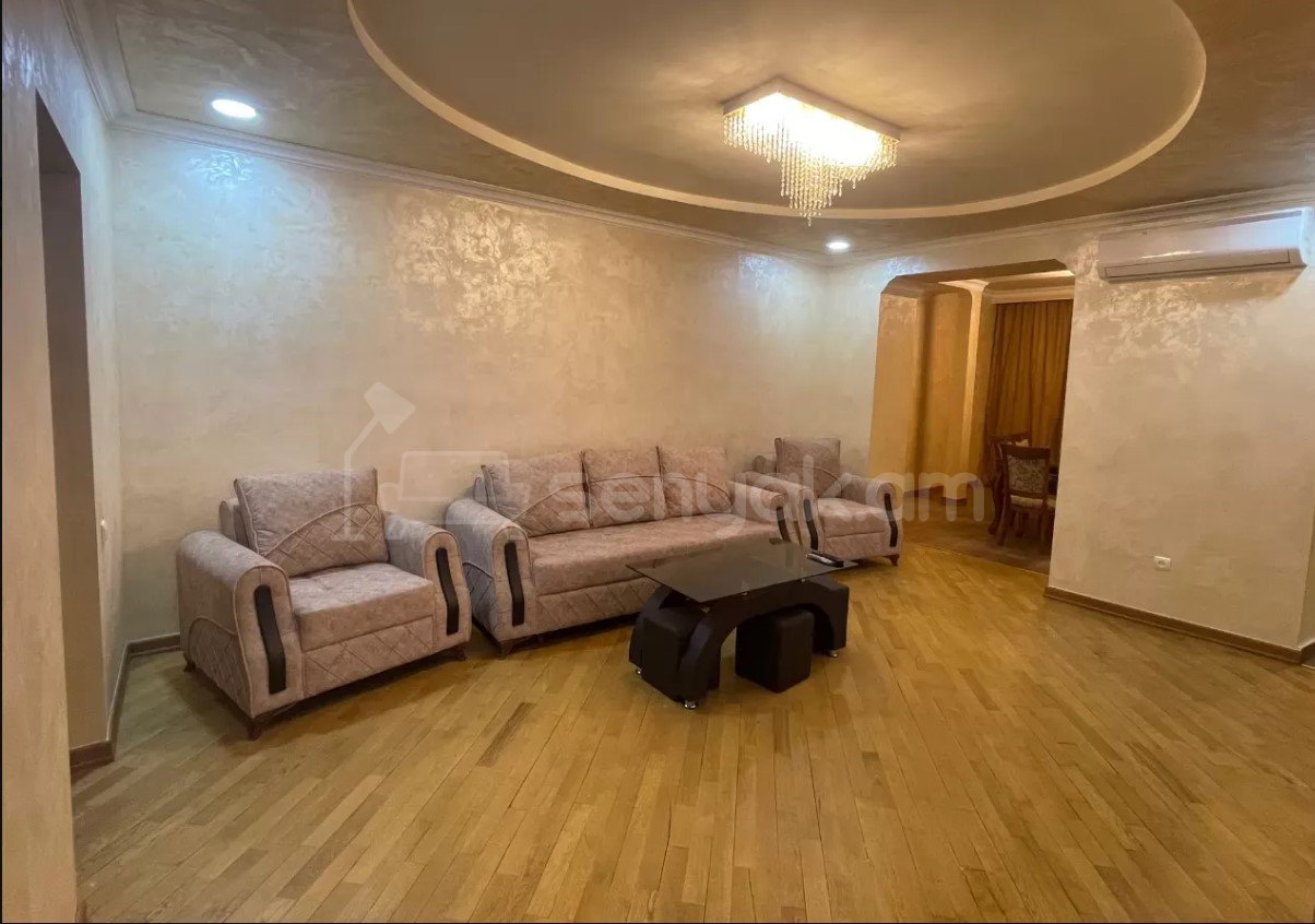 3 Սենյականոց Բնակարան Քարե Շենքում, 100քմ, 2/5 հարկ, Կապիտալ Վերանորոգված, Կահավորված