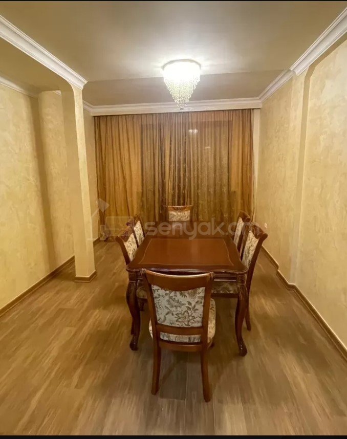 3 Սենյականոց Բնակարան Քարե Շենքում, 100քմ, 2/5 հարկ, Կապիտալ Վերանորոգված, Կահավորված