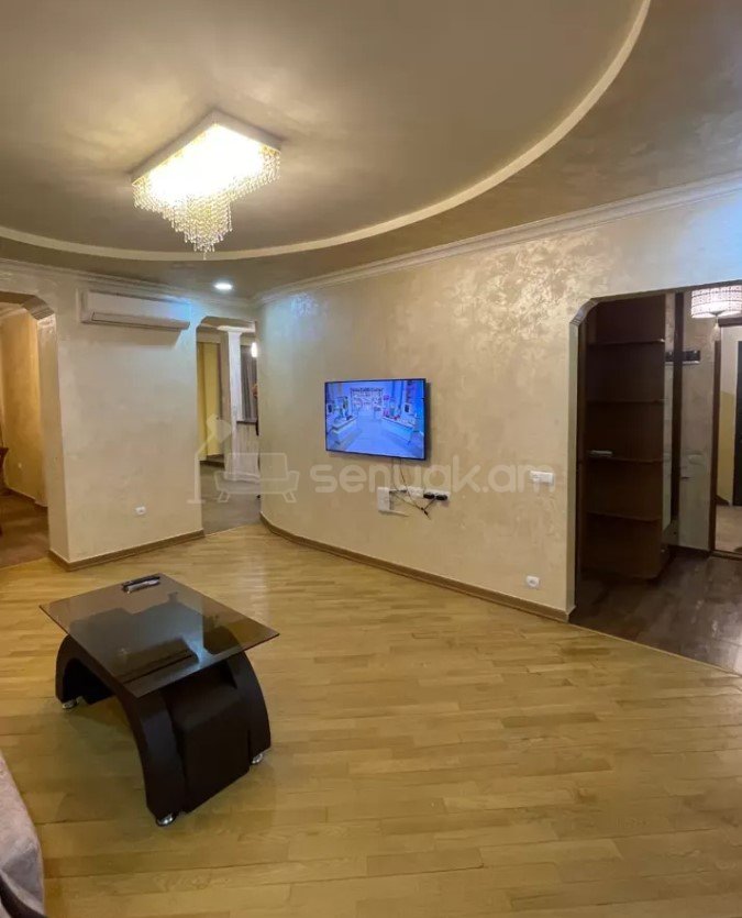 3 Սենյականոց Բնակարան Քարե Շենքում, 100քմ, 2/5 հարկ, Կապիտալ Վերանորոգված, Կահավորված