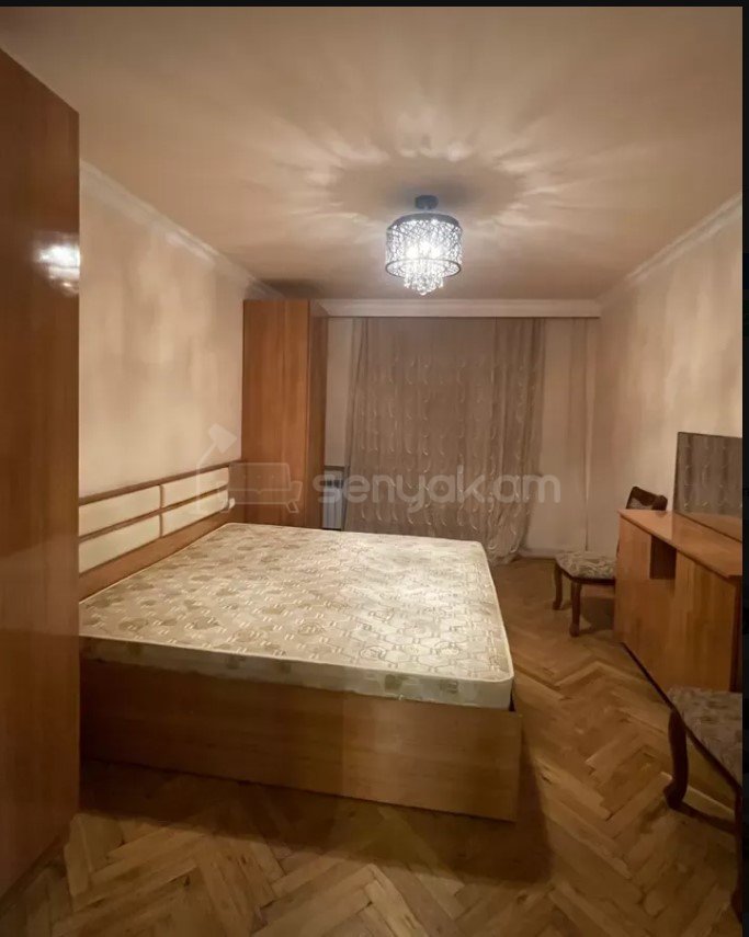 3 Սենյականոց Բնակարան Քարե Շենքում, 100քմ, 2/5 հարկ, Կապիտալ Վերանորոգված, Կահավորված