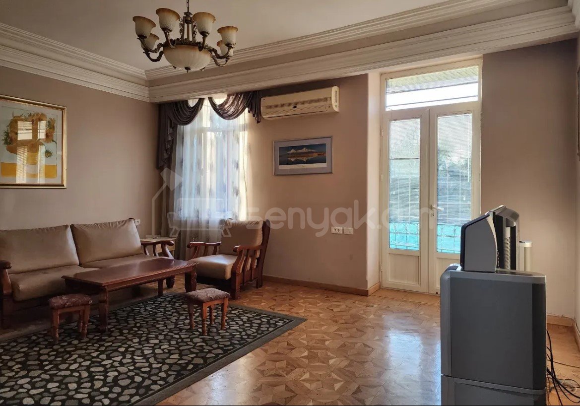 3 Սենյականոց Բնակարան Քարե Շենքում, 118քմ, 2/5 հարկ, Կապիտալ Վերանորոգված, Կահավորված