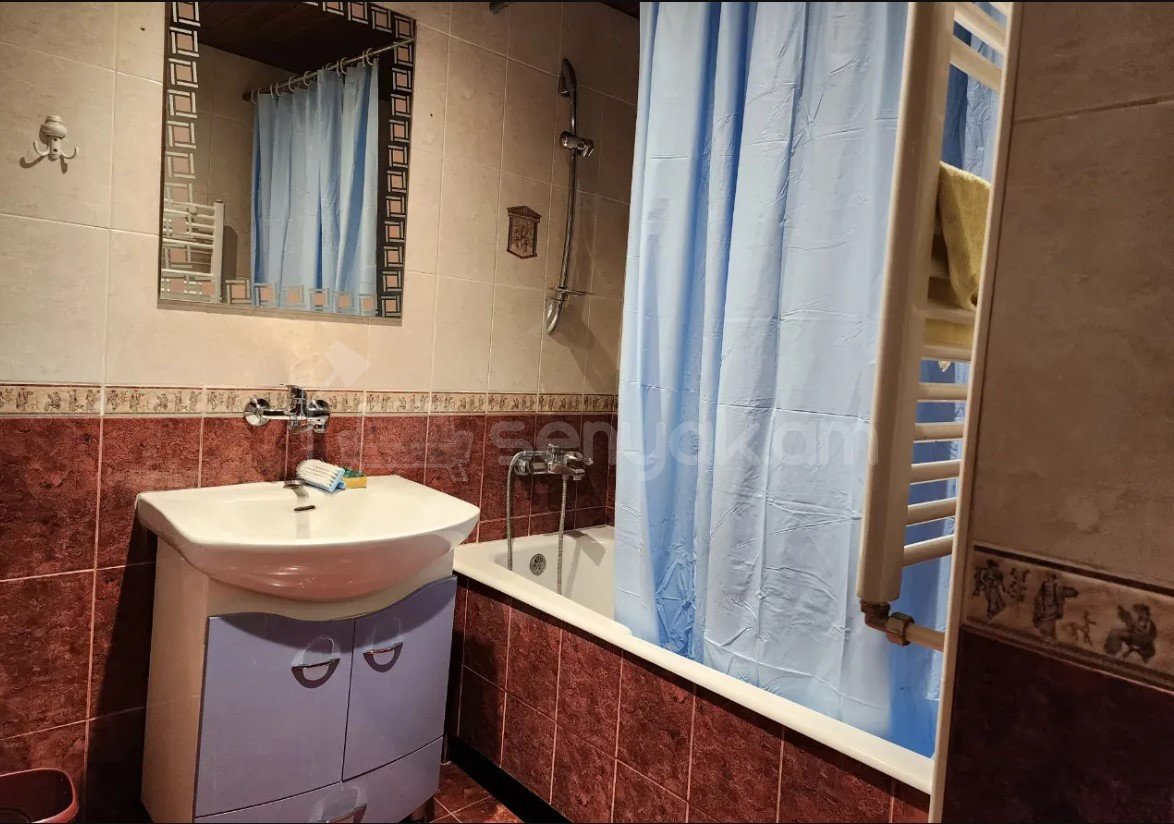 3 Սենյականոց Բնակարան Քարե Շենքում, 118քմ, 2/5 հարկ, Կապիտալ Վերանորոգված, Կահավորված