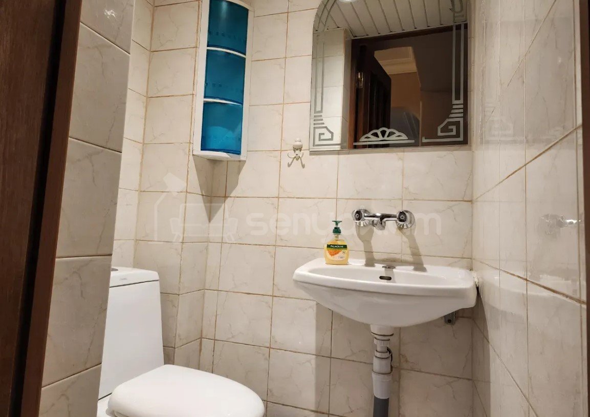 3 Սենյականոց Բնակարան Քարե Շենքում, 118քմ, 2/5 հարկ, Կապիտալ Վերանորոգված, Կահավորված