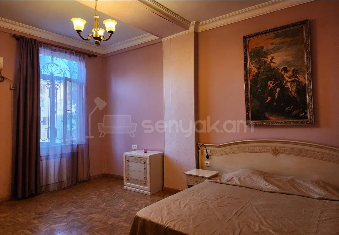 3 Սենյականոց Բնակարան Քարե Շենքում, 118քմ, 2/5 հարկ, Կապիտալ Վերանորոգված, Կահավորված