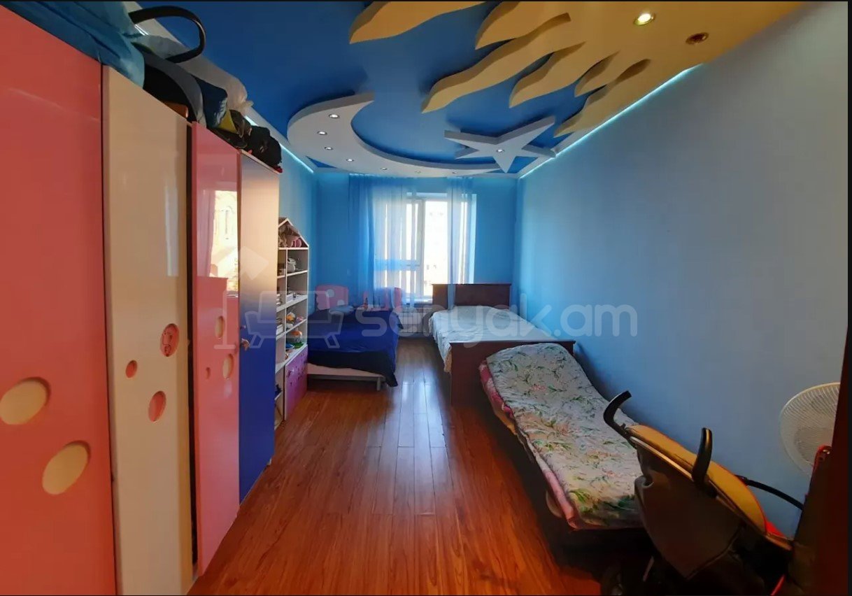 3 Սենյականոց Բնակարան Քարե Շենքում, 85քմ, 5/5 հարկ, Կապիտալ Վերանորոգված, Կահավորված