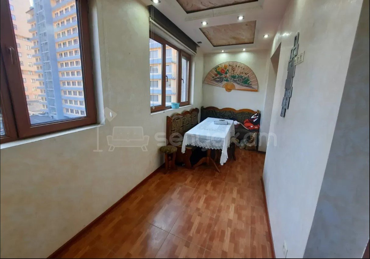 3 Սենյականոց Բնակարան Քարե Շենքում, 85քմ, 5/5 հարկ, Կապիտալ Վերանորոգված, Կահավորված