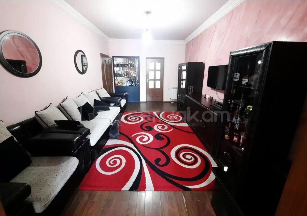 3 Սենյականոց Բնակարան Քարե Շենքում, 85քմ, 5/5 հարկ, Կապիտալ Վերանորոգված, Կահավորված