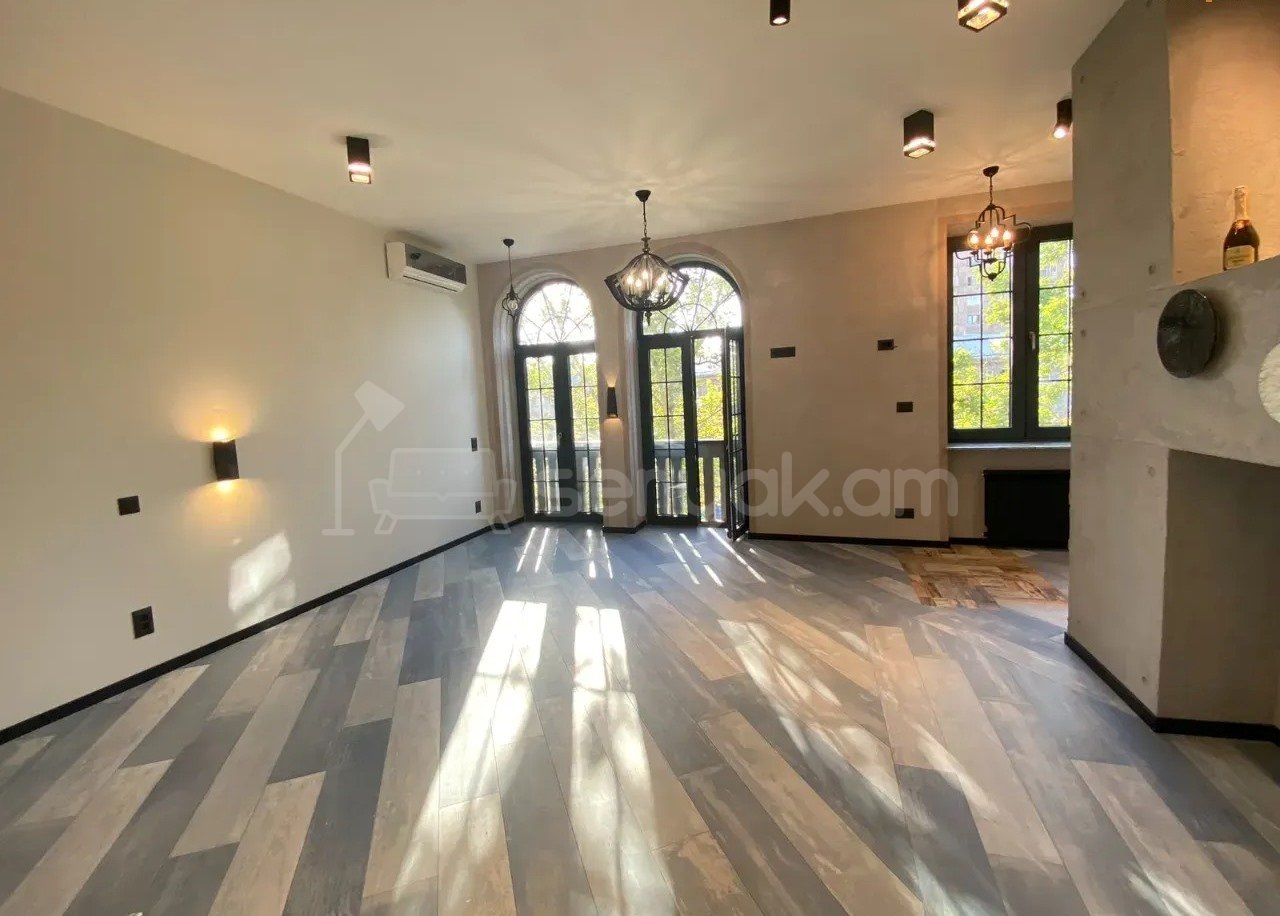 1 Սենյականոց Բնակարան Քարե Շենքում, 35քմ, 4/4 հարկ, Կապիտալ Վերանորոգված