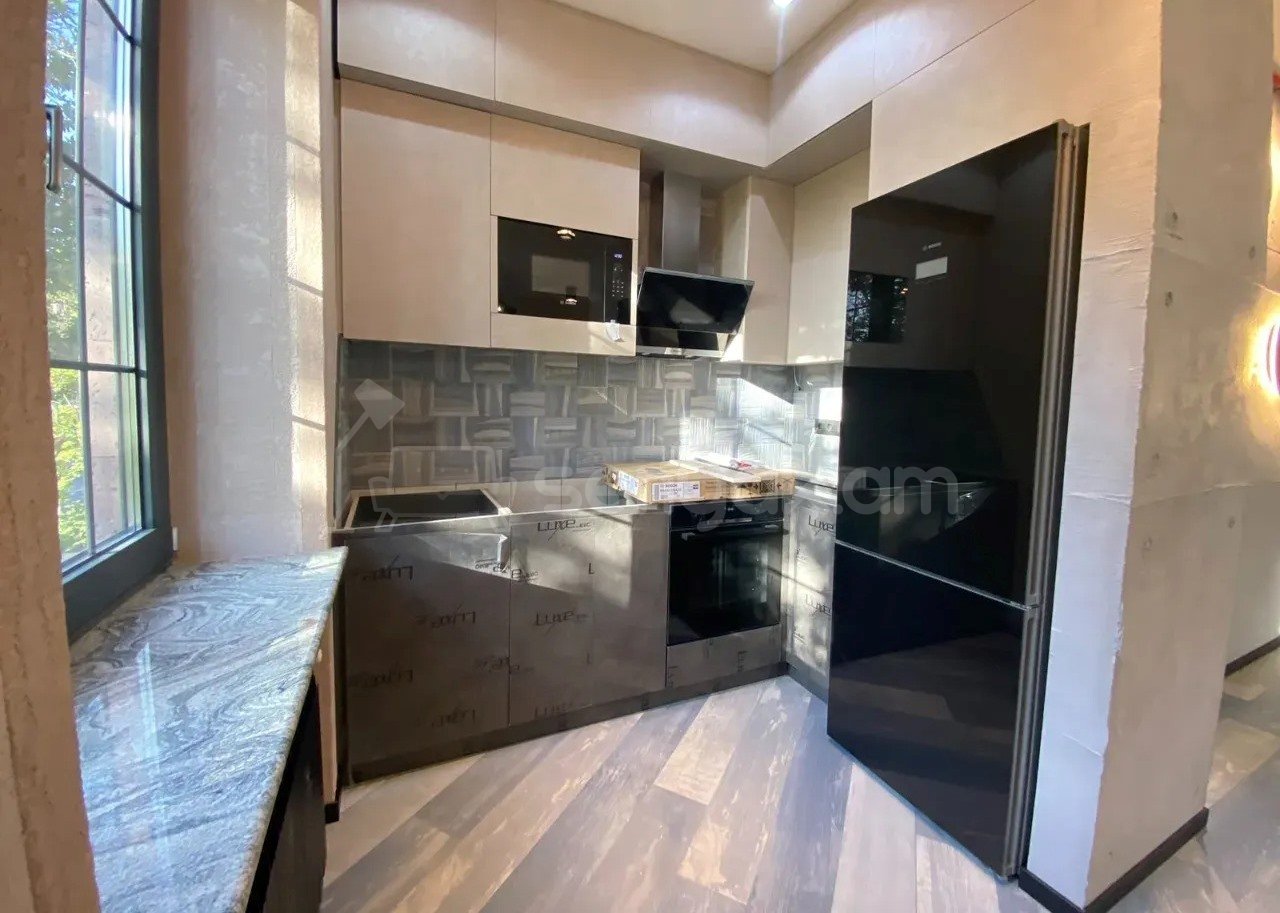 1 Սենյականոց Բնակարան Քարե Շենքում, 35քմ, 4/4 հարկ, Կապիտալ Վերանորոգված