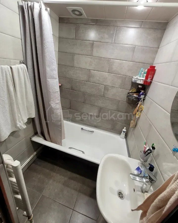 3 Սենյականոց Բնակարան, 63քմ, 2/12 հարկ, Նորմալ Վիճակում