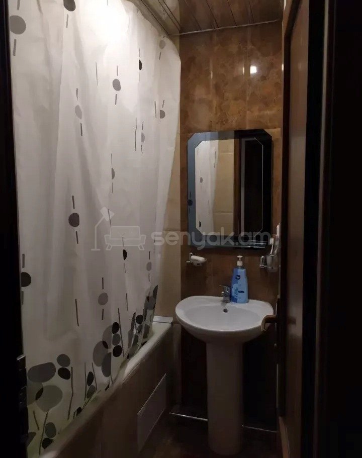 3 Սենյականոց Բնակարան, 70քմ, 4/9 հարկ, Նորմալ Վիճակում