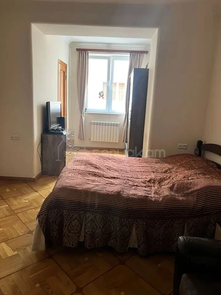 3 Սենյականոց Բնակարան Քարե Շենքում, 78քմ, 3/4 հարկ, Կապիտալ Վերանորոգված