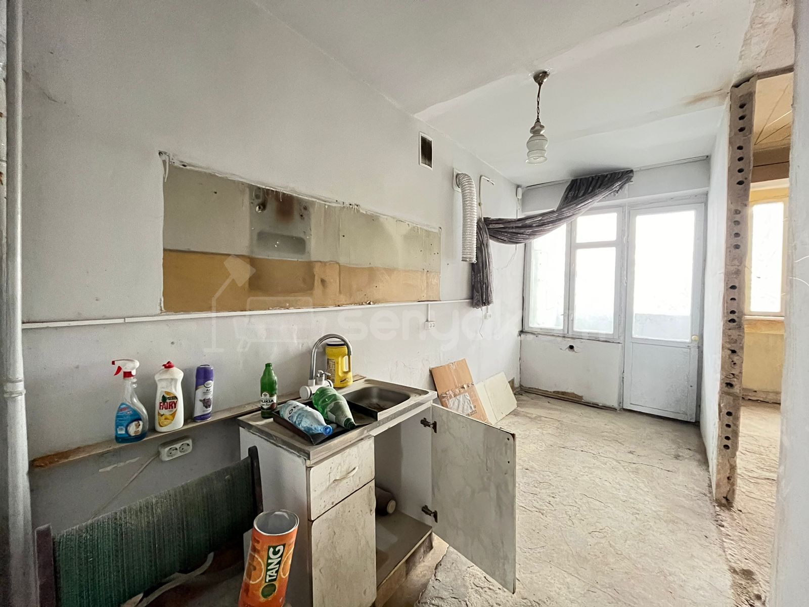 4 Սենյականոց Բնակարան Քարե Շենքում, 92քմ, 3/5 հարկ, Զրոյական Վիճակում