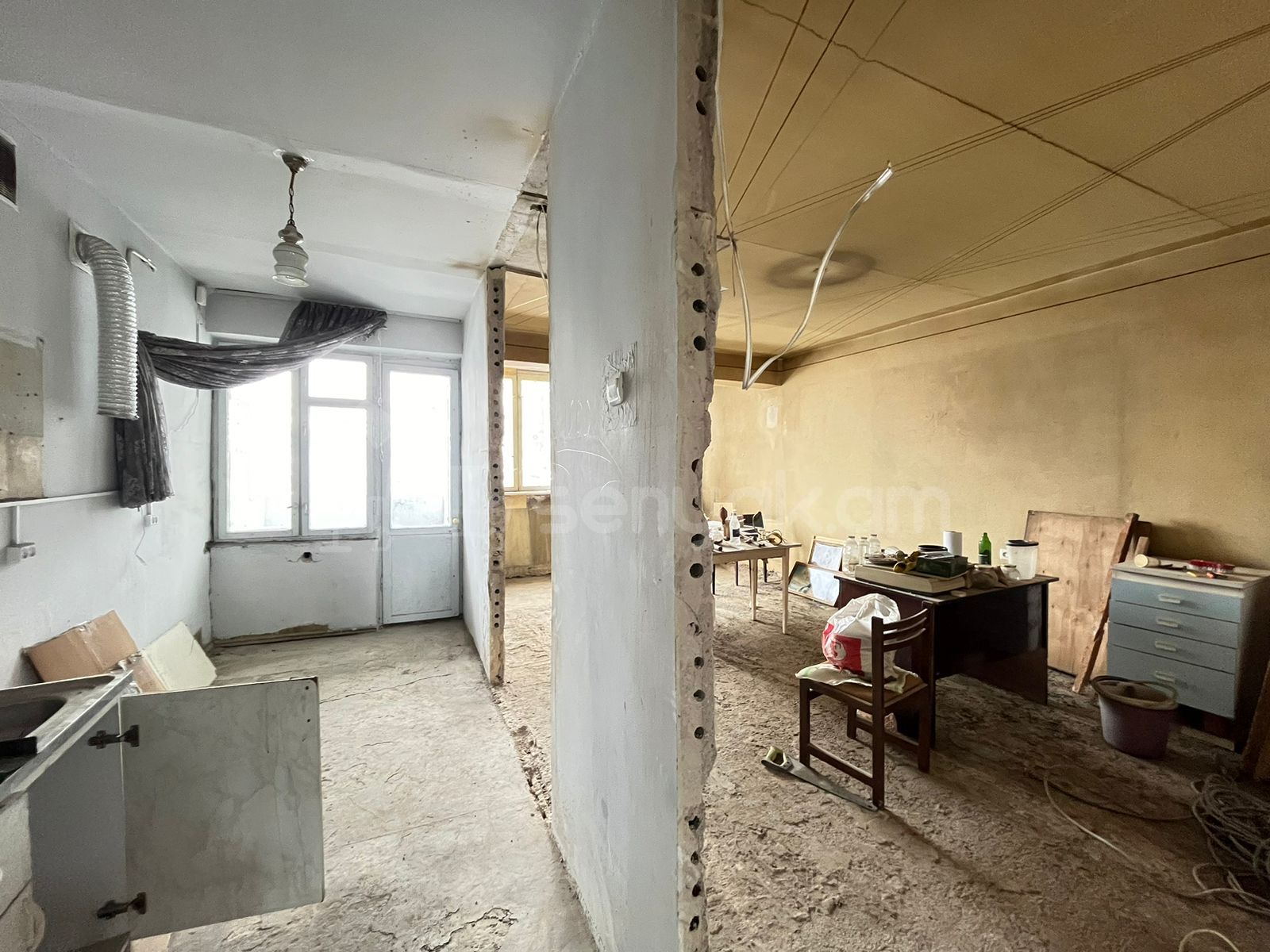 4 Սենյականոց Բնակարան Քարե Շենքում, 92քմ, 3/5 հարկ, Զրոյական Վիճակում