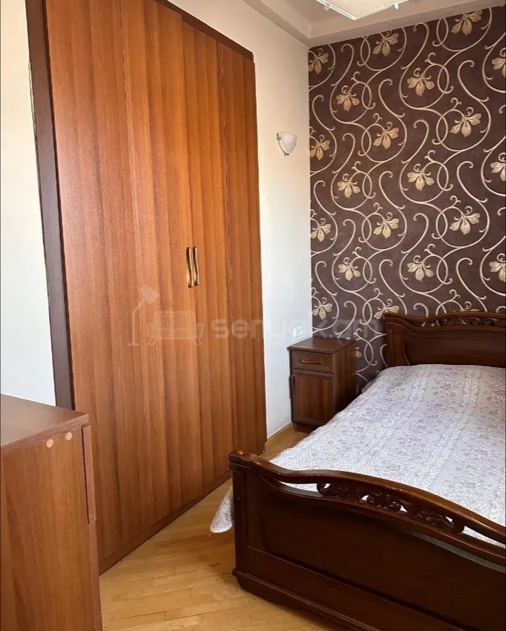 3 Սենյականոց Բնակարան Քարե Շենքում, 74քմ, 5/5 հարկ, Նորմալ Վիճակում, Կահավորված